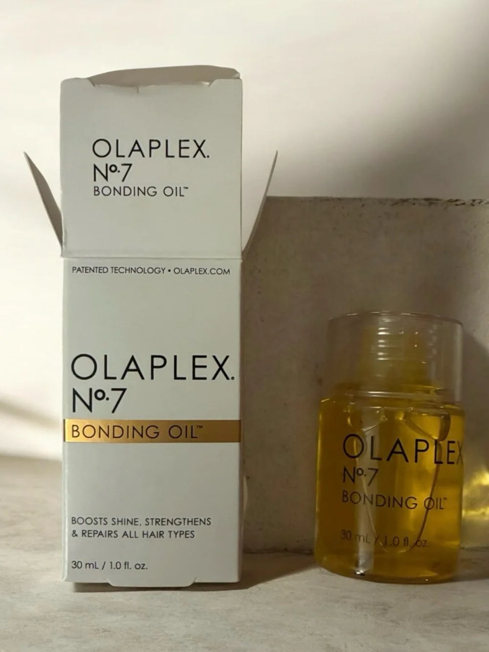 OLAPLEX No.7 Bonding Oil - White & Gold Box